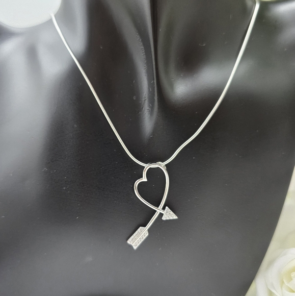 ARROW HEART NECKLACE - Picture 1 of 3